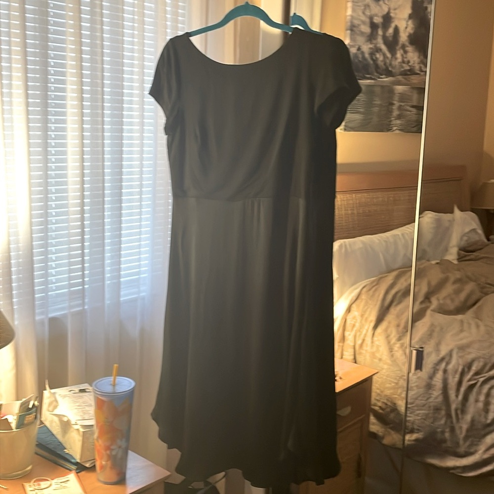 gorgeous little black dress